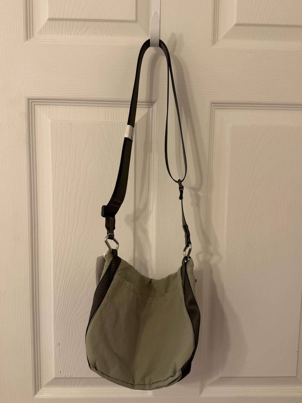 lululemon athletica Clean Lines Crossbody Bag with Black Strap - Picture 5 of 13